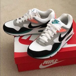 nike air max correlate women's shoe